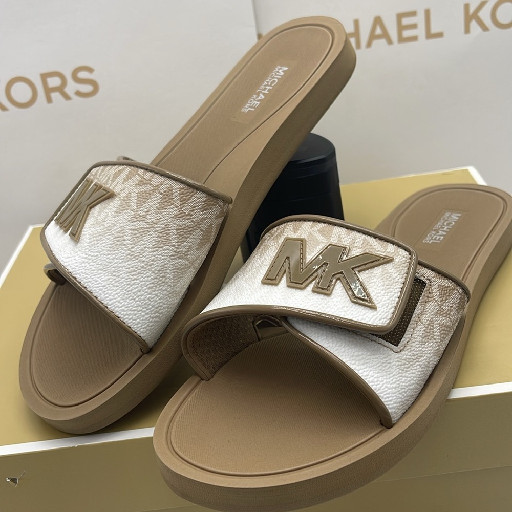 Michael Kors Slide Logo Sandals Palmer Ombré Signature
Husk
NWT - Picture 7 of 16
